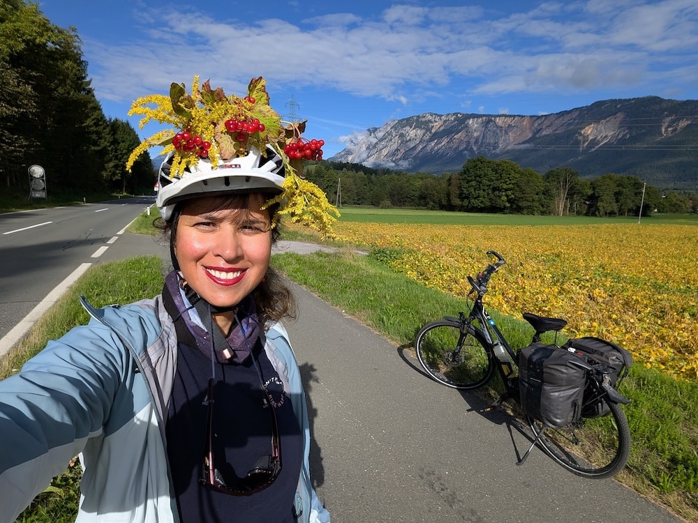 Pegah Fahrradtour Allein unterwegs Feld Pegah Fahrradtour Allein unterwegs Feld